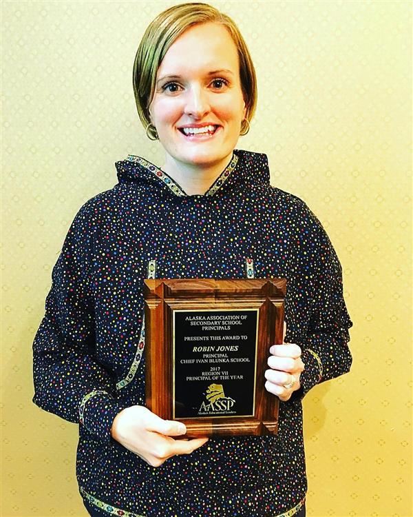  Robin Jones holds her Region VII Principal of the Year award